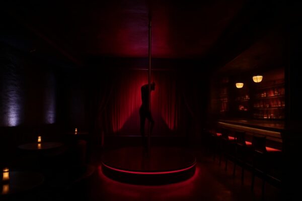 strip bar valencia img